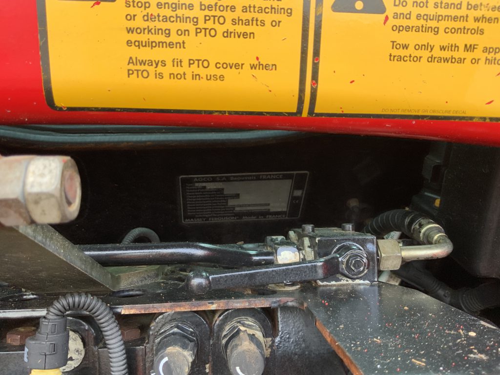 Massey Ferguson 6480 DYNA-6 Tractor (ST24945)