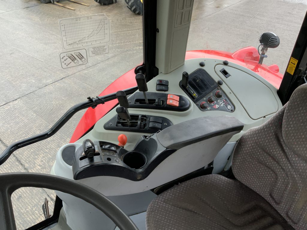 Massey Ferguson 6480 DYNA-6 Tractor (ST24945)