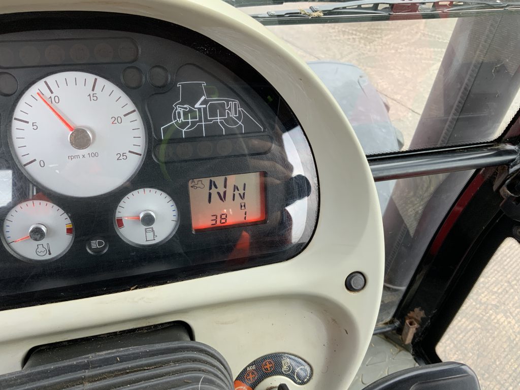 Massey Ferguson 6480 DYNA-6 Tractor (ST24945)