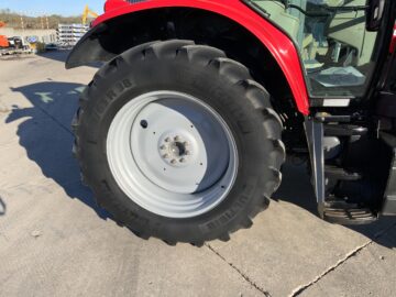 Massey Ferguson 6714S Dyna 6 Tractor (ST25200)