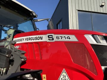 Massey Ferguson 6714S Dyna 6 Tractor (ST25200)