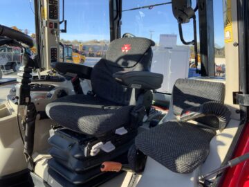 Massey Ferguson 6714S Dyna 6 Tractor (ST25200)