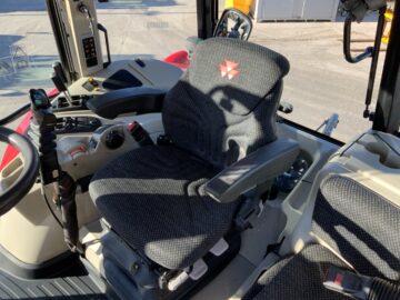 Massey Ferguson 6714S Dyna 6 Tractor (ST25200)