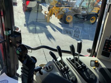 Massey Ferguson 6714S Dyna 6 Tractor (ST25200)