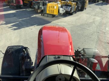 Massey Ferguson 6714S Dyna 6 Tractor (ST25200)