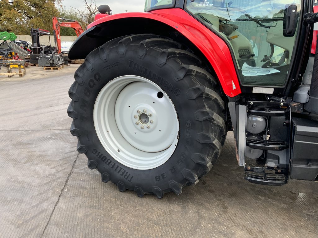 Massey Ferguson 6714S Dyna6 Tractor (ST24943)