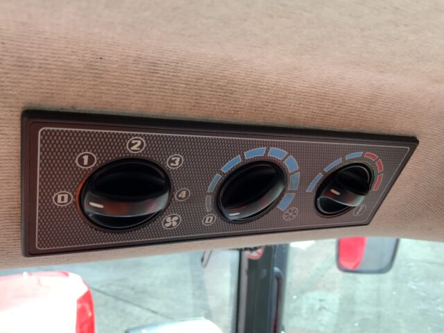 Massey Ferguson 6714S Dyna6 Tractor (ST24943)