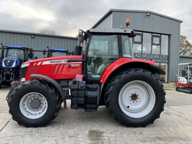 Massey Ferguson 7620 DYNA-6 Tractor (ST24944)