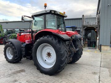 Massey Ferguson 7620 DYNA-6 Tractor (ST24944)