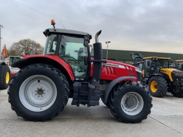 Massey Ferguson 7620 DYNA-6 Tractor (ST24944)