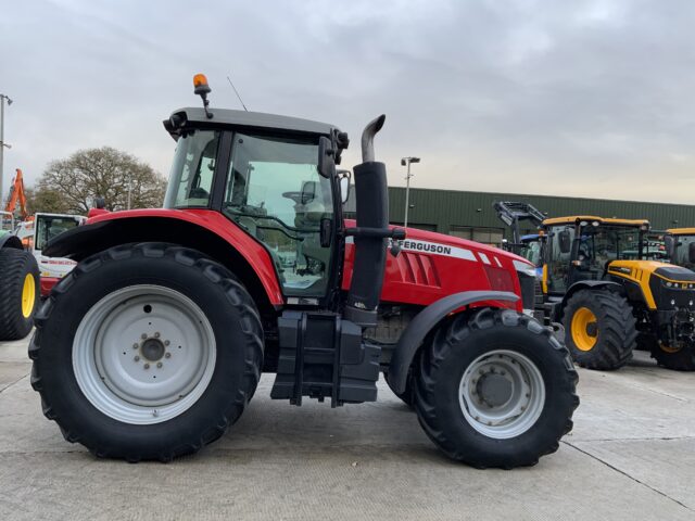 Massey Ferguson 7620 DYNA-6 Tractor (ST24944)