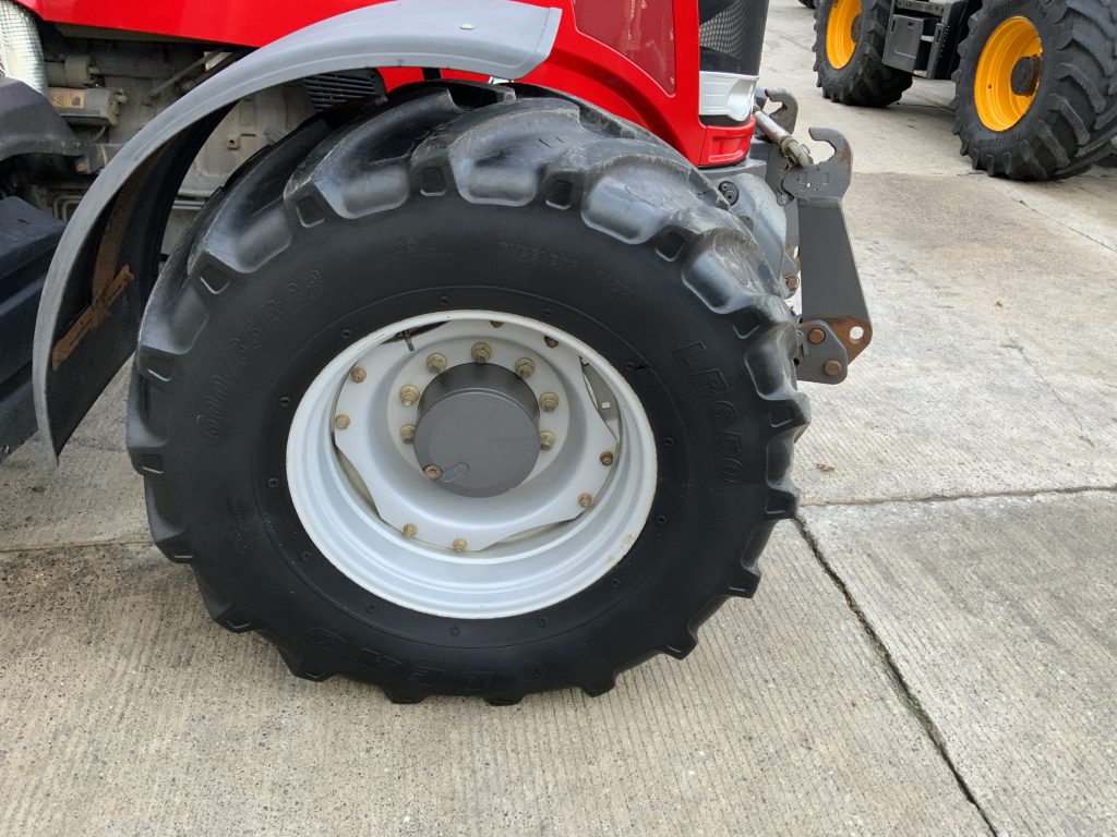 Massey Ferguson 7620 DYNA-6 Tractor (ST24944)