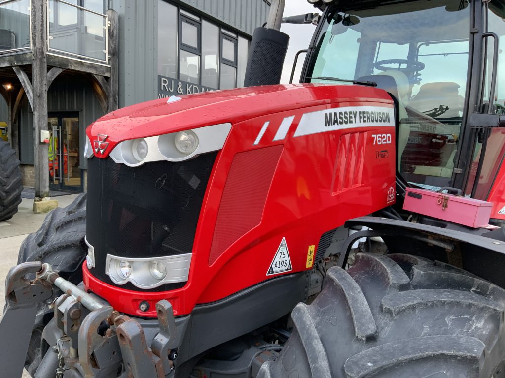 Massey Ferguson 7620 DYNA-6 Tractor (ST24944)