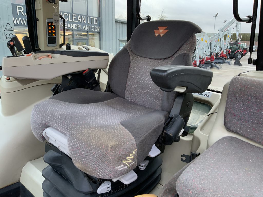 Massey Ferguson 7620 DYNA-6 Tractor (ST24944)