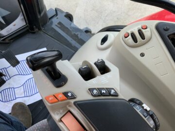 Massey Ferguson 7620 DYNA-6 Tractor (ST24944)