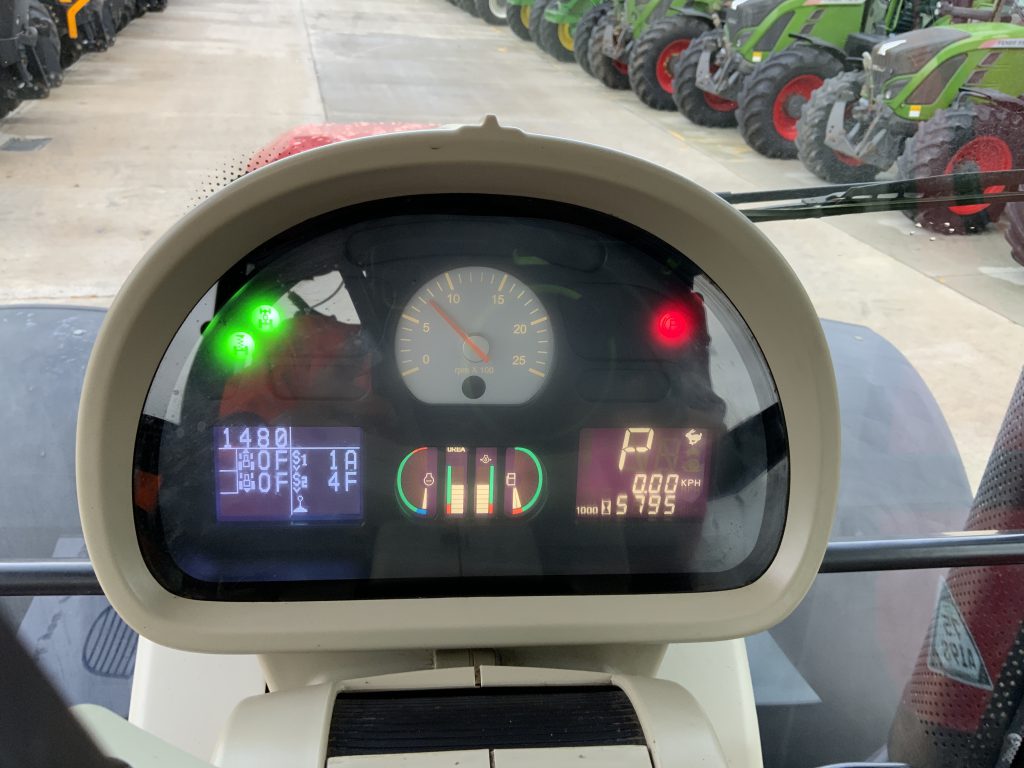 Massey Ferguson 7620 DYNA-6 Tractor (ST24944)