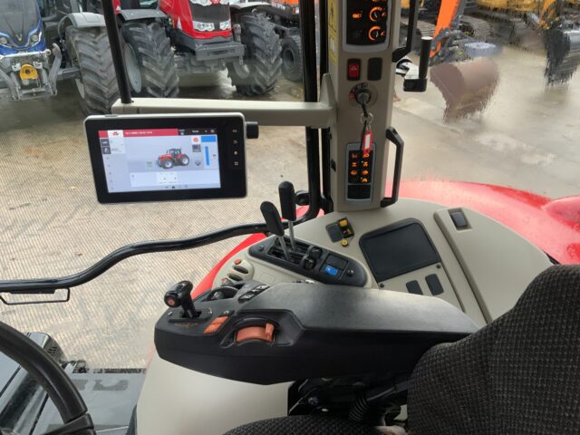 Massey Ferguson 7718 DYNA-6 Tractor (ST25011)