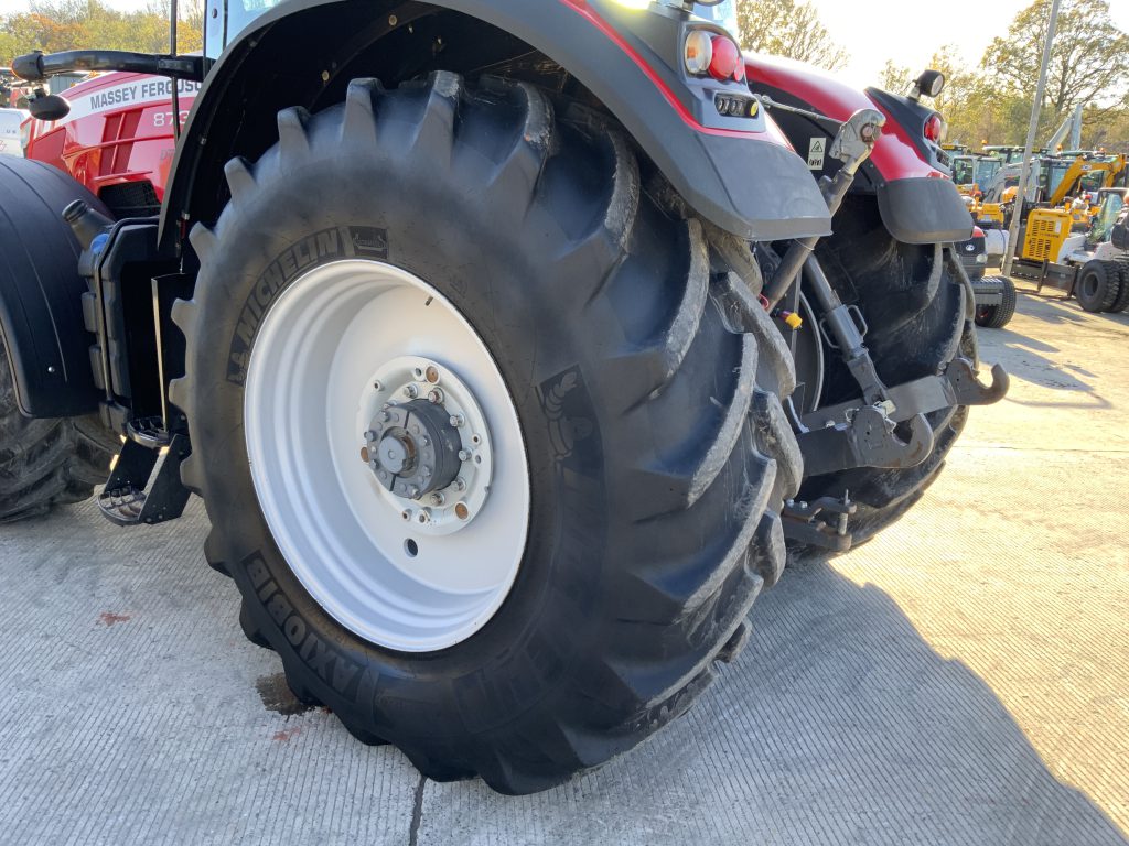 Massey Ferguson 8735 Dyna VT Tractor (ST25013)