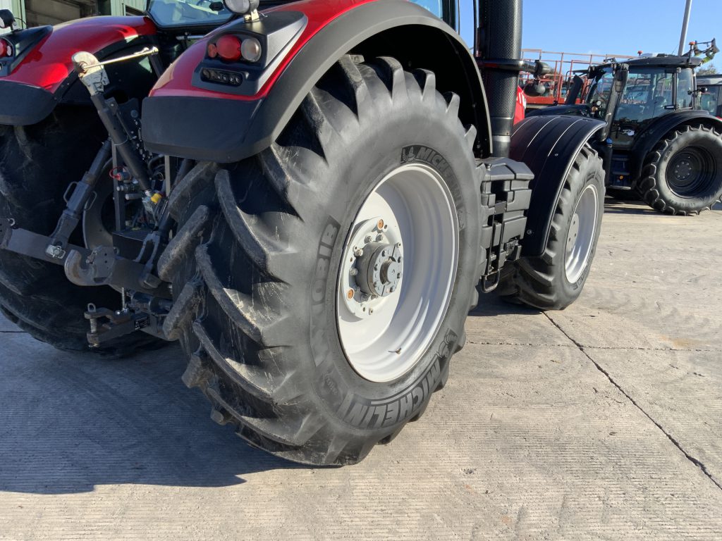 Massey Ferguson 8735 Dyna VT Tractor (ST25013)