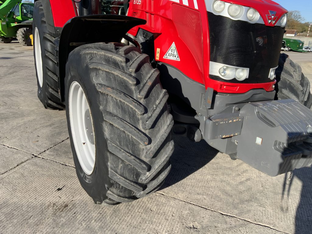 Massey Ferguson 8735 Dyna VT Tractor (ST25013)