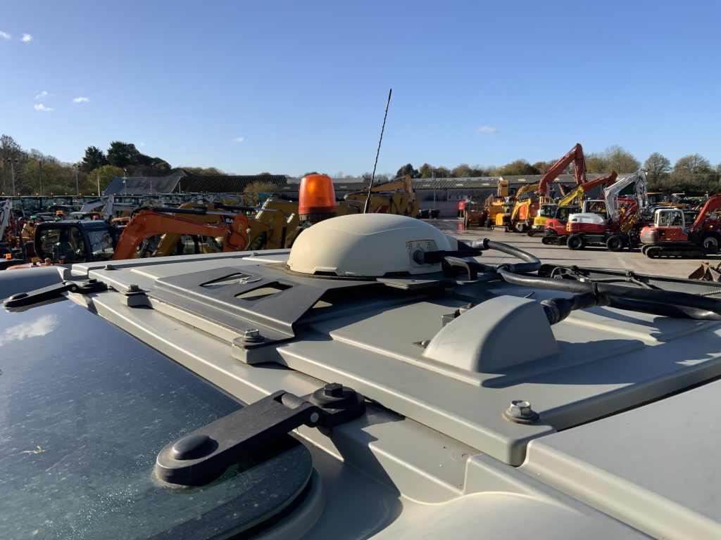 Massey Ferguson 8735 Dyna VT Tractor (ST25013)