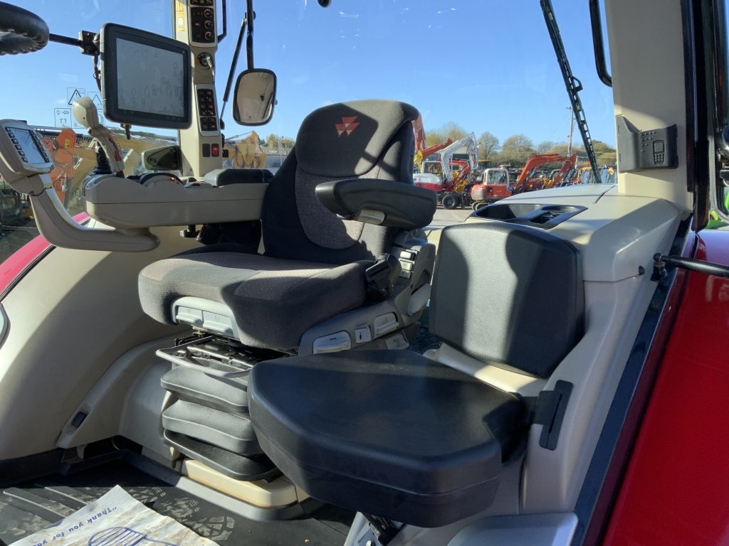 Massey Ferguson 8735 Dyna VT Tractor (ST25013)