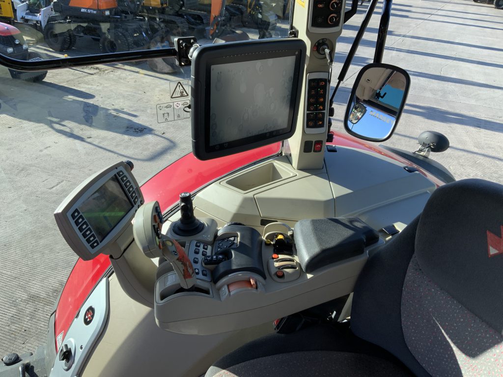 Massey Ferguson 8735 Dyna VT Tractor (ST25013)