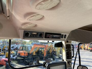 Massey Ferguson 8735 Dyna VT Tractor (ST25013)