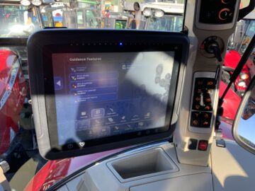 Massey Ferguson 8735 Dyna VT Tractor (ST25013)