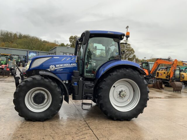 New Holland T7.225 Blue Power Tractor (ST25102)