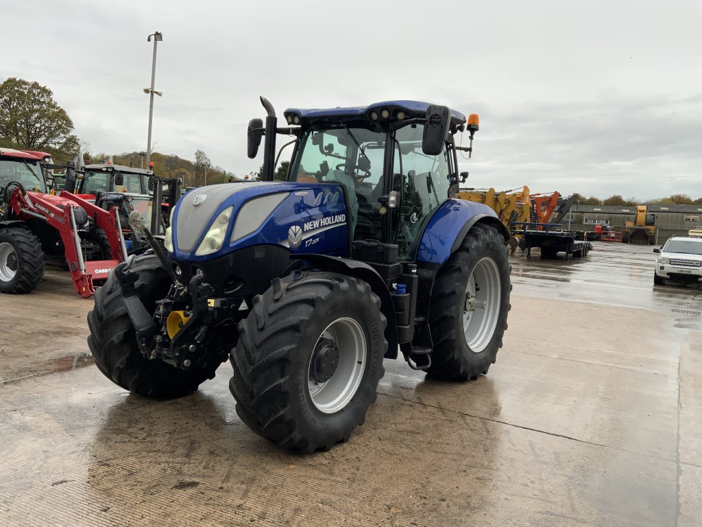 New Holland T7.225 Blue Power Tractor (ST25102)