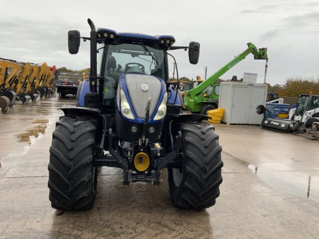 New Holland T7.225 Blue Power Tractor (ST25102)
