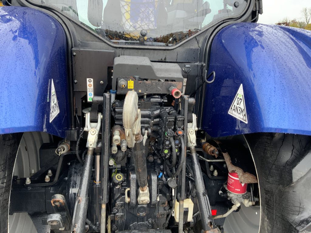 New Holland T7.225 Blue Power Tractor (ST25102)