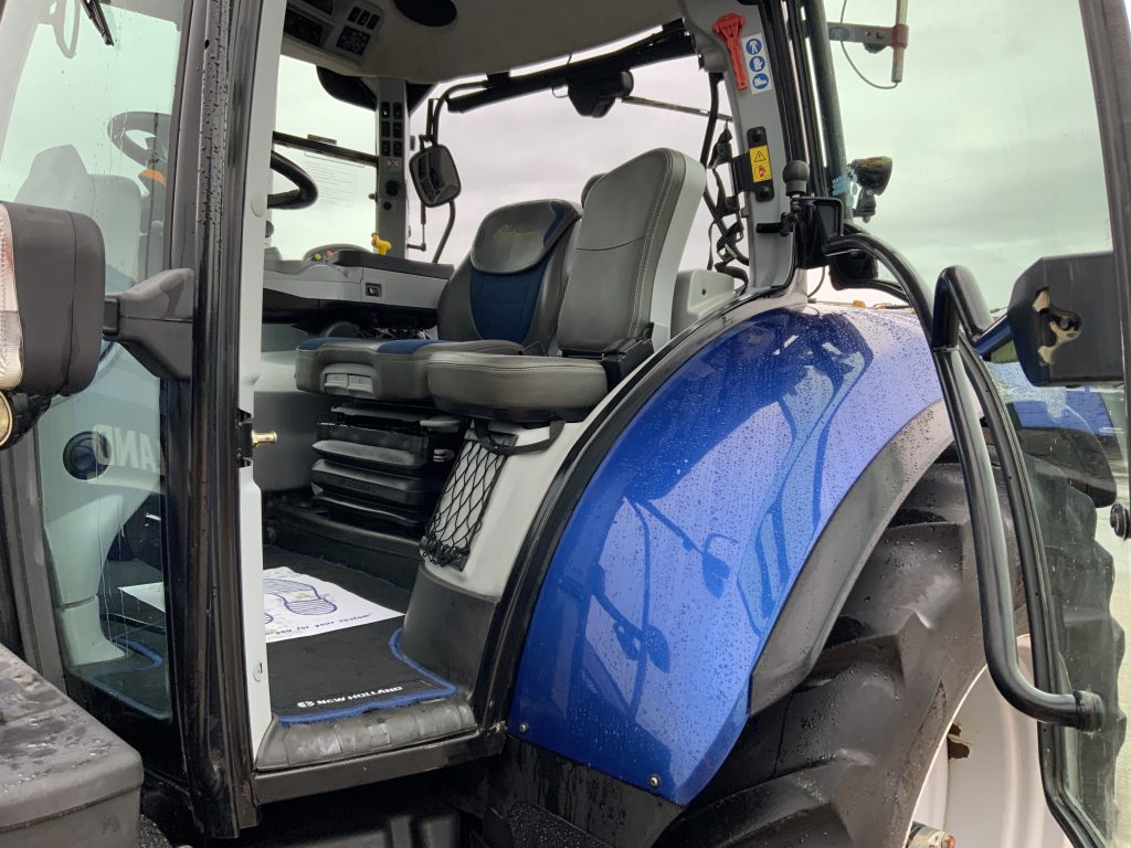 New Holland T7.225 Blue Power Tractor (ST25102)