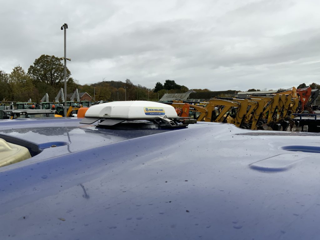 New Holland T7.225 Blue Power Tractor (ST25102)