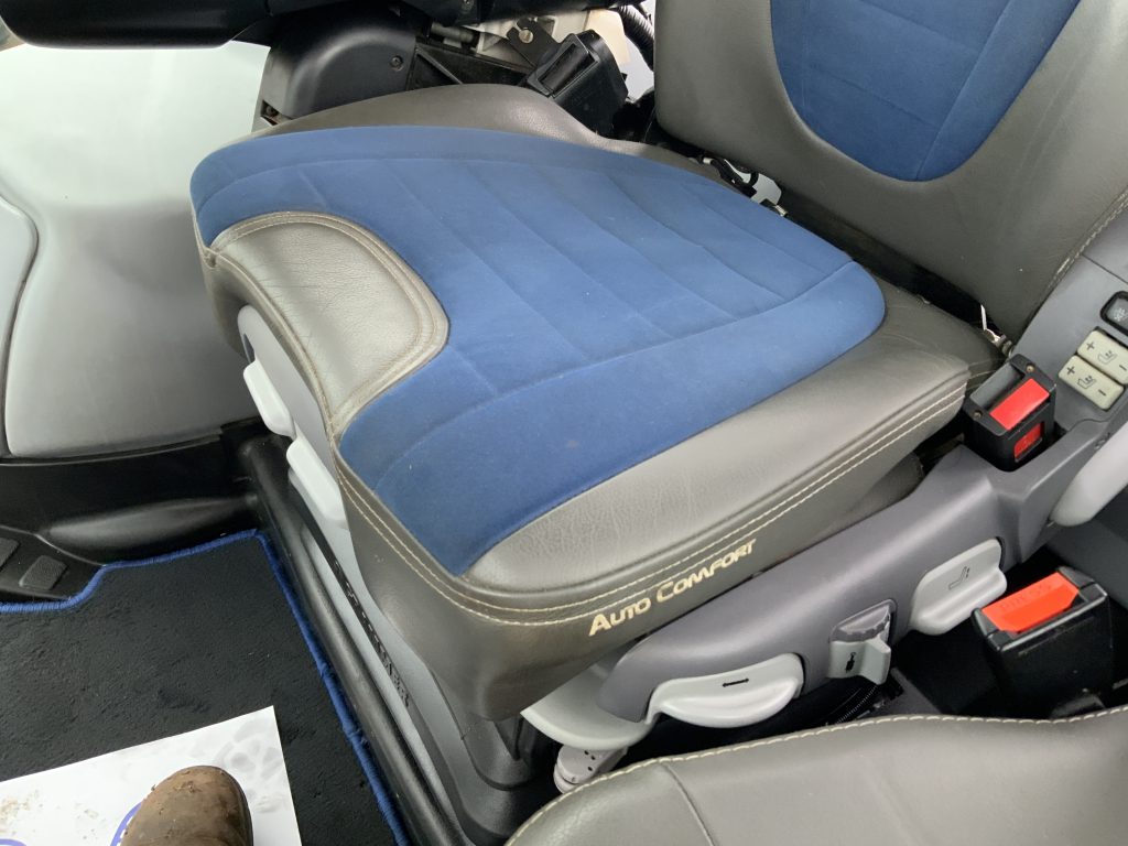 New Holland T7.225 Blue Power Tractor (ST25102)