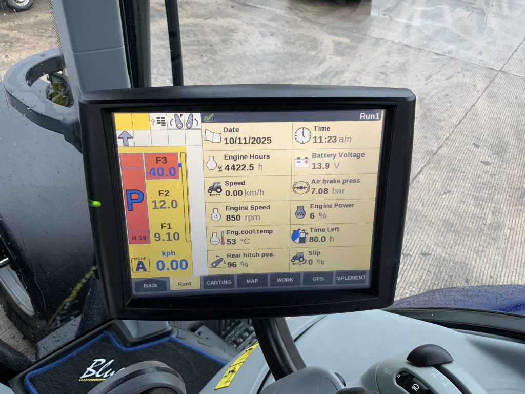 New Holland T7.225 Blue Power Tractor (ST25102)