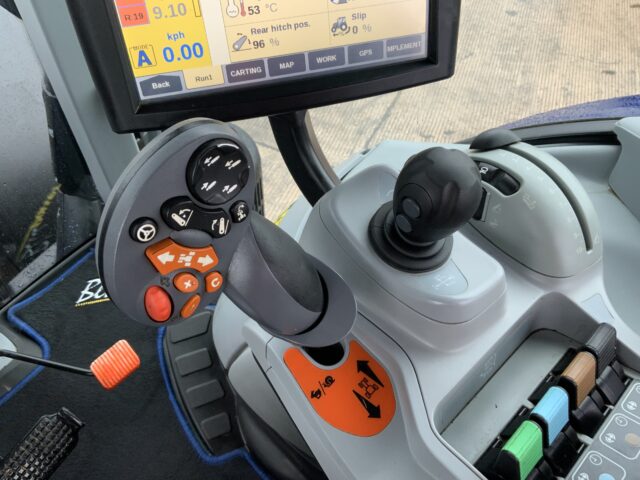 New Holland T7.225 Blue Power Tractor (ST25102)