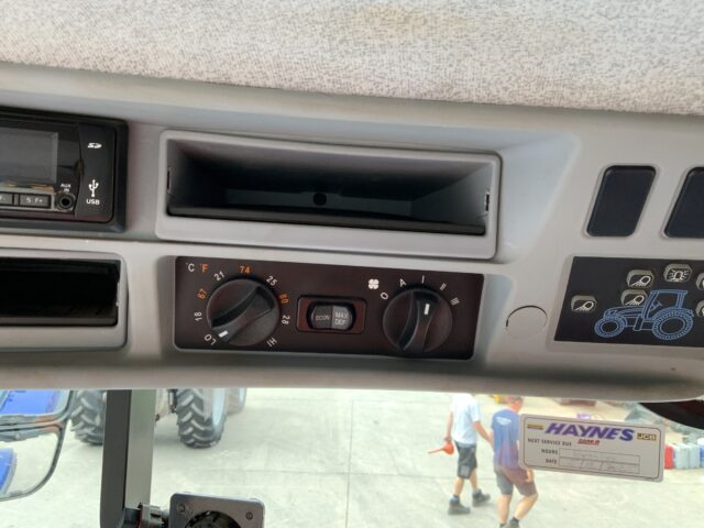 New Holland T7.270 Blue Power Tractor (ST23715)