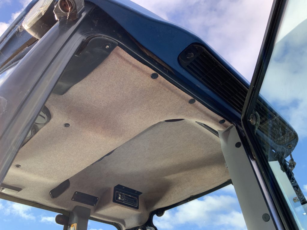 New Holland TN75s Super Steer Tractor (ST24490)