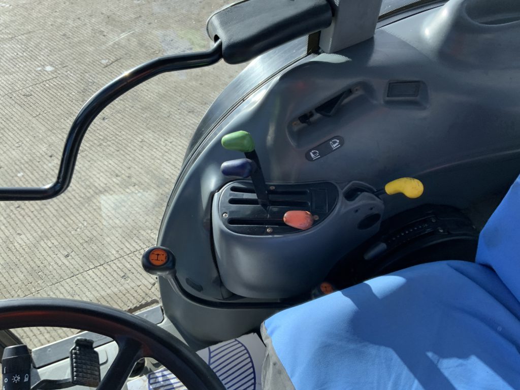 New Holland TN75s Super Steer Tractor (ST24490)