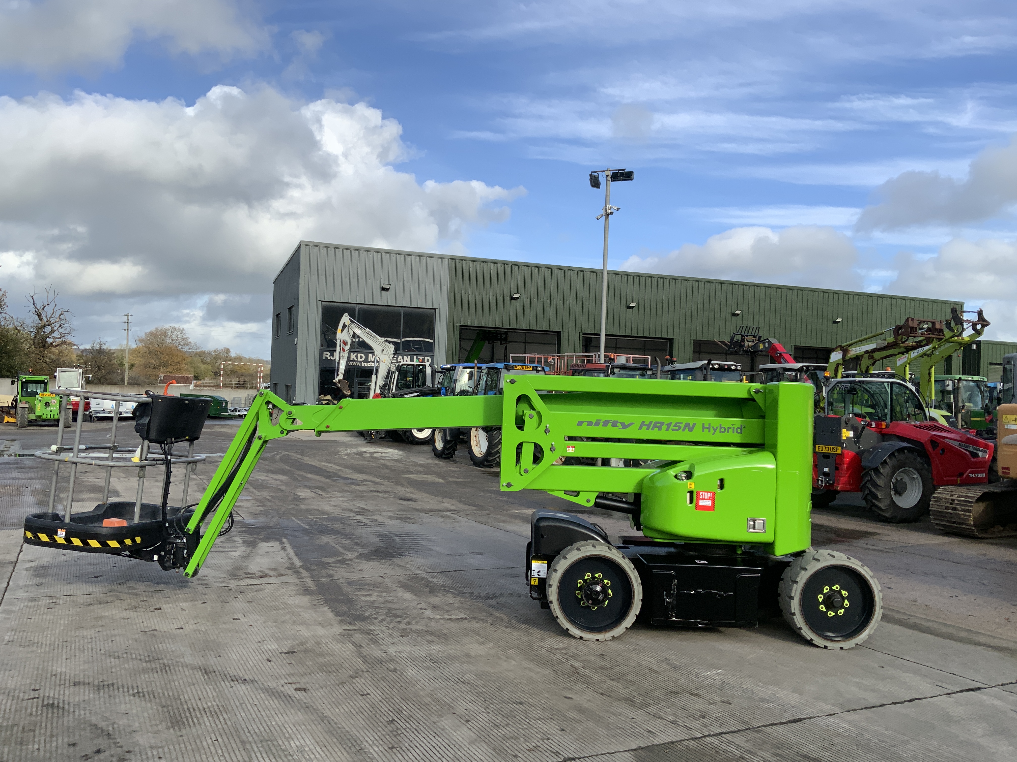 Nifty HR15N Hybrid Telescopic Platform (ST25089)