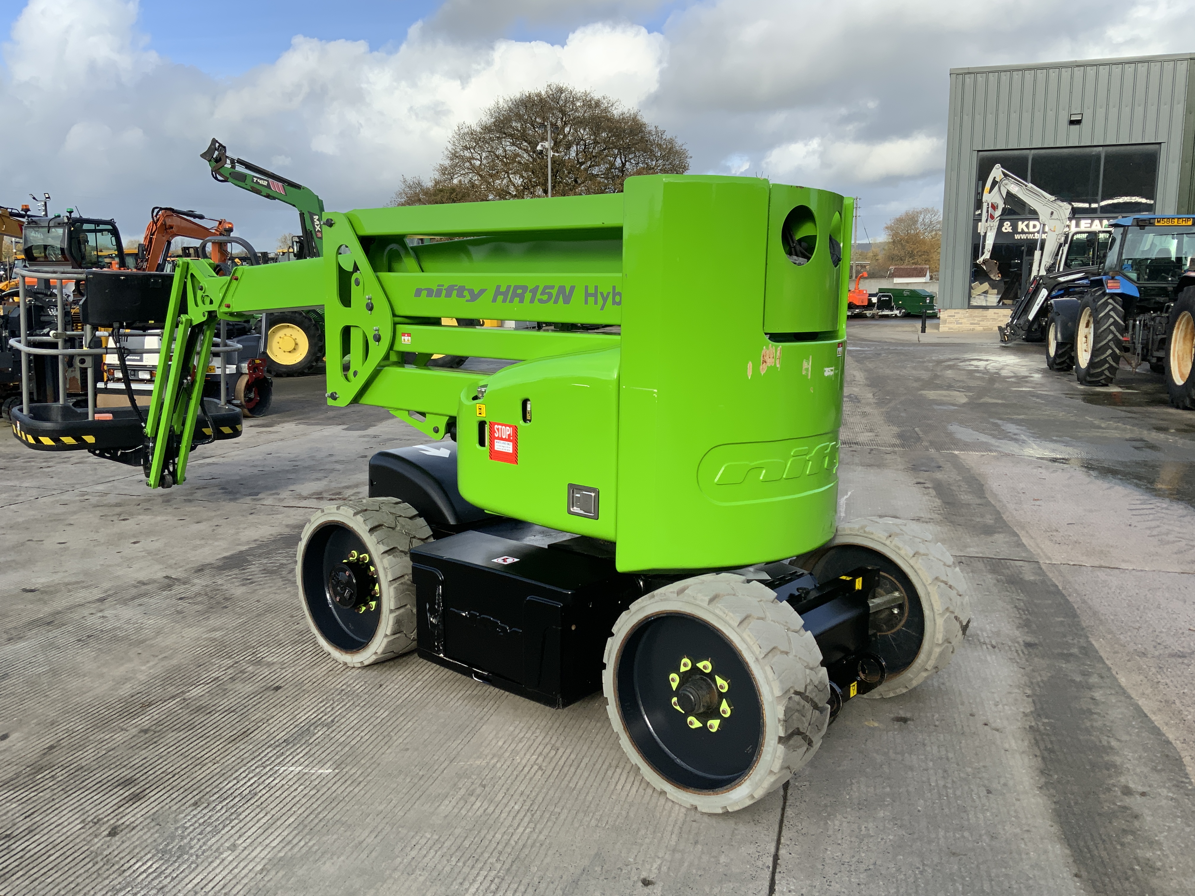 Nifty HR15N Hybrid Telescopic Platform (ST25089)