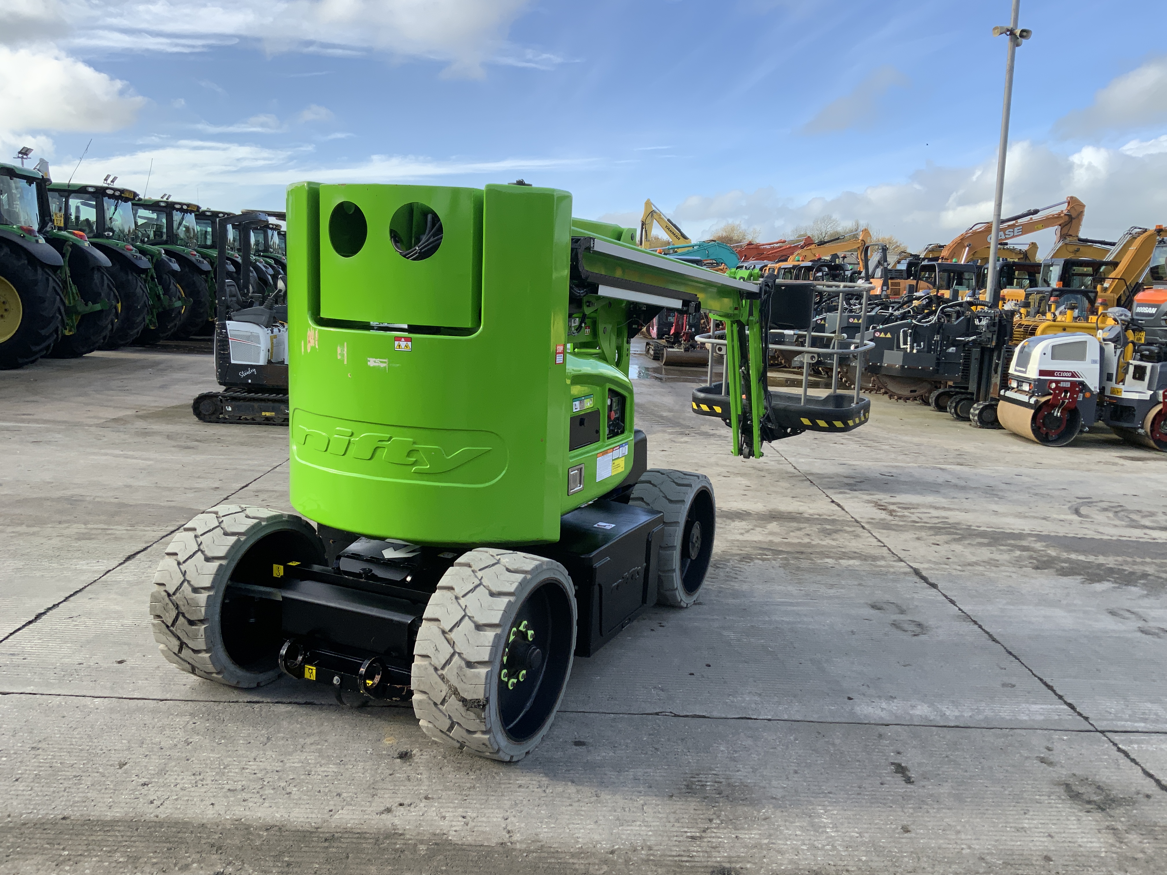 Nifty HR15N Hybrid Telescopic Platform (ST25089)