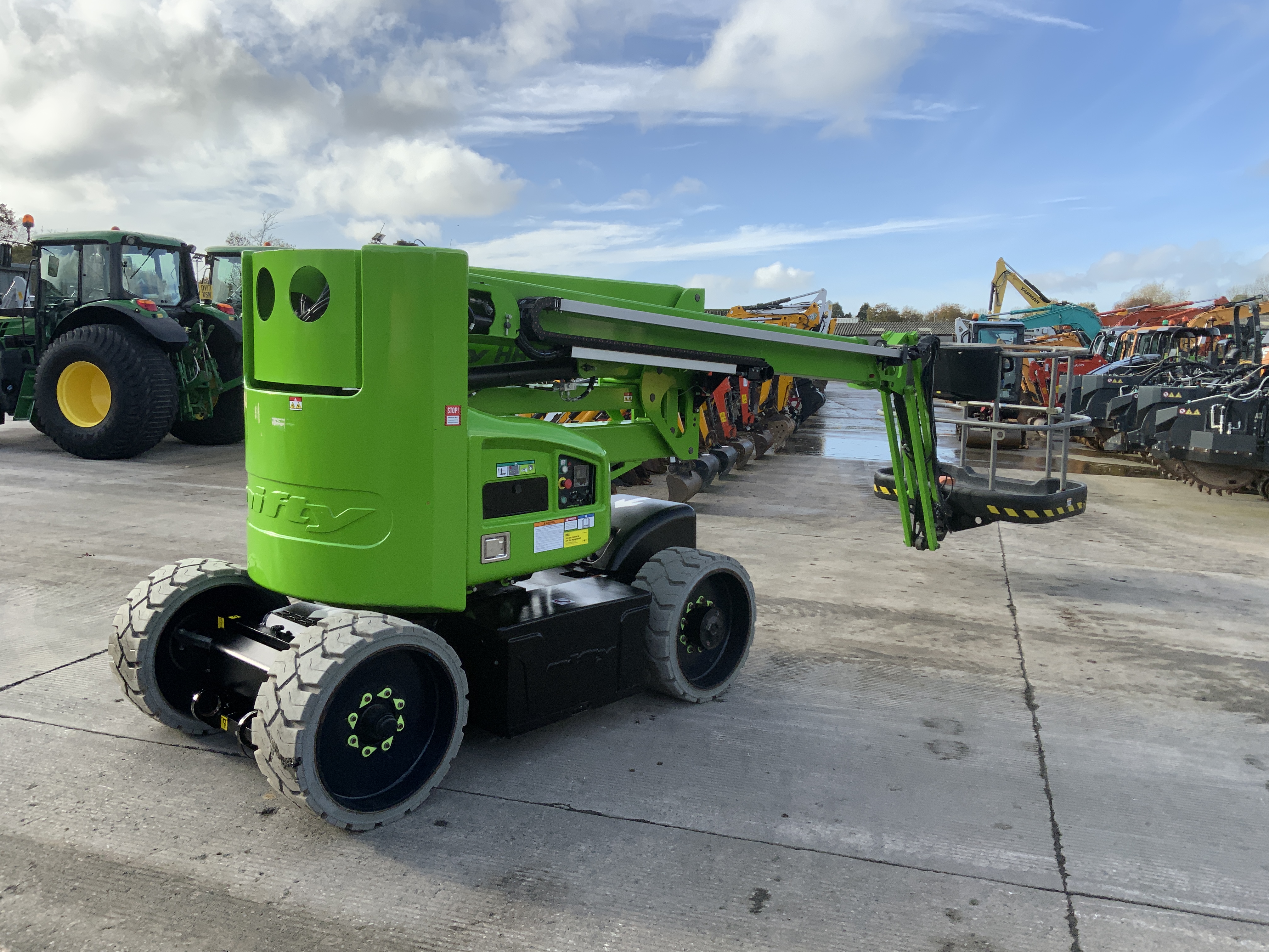 Nifty HR15N Hybrid Telescopic Platform (ST25089)