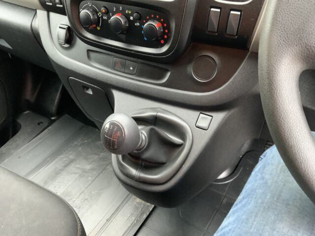 Renault Traffic Business +Van Renault Traffic Business +Van