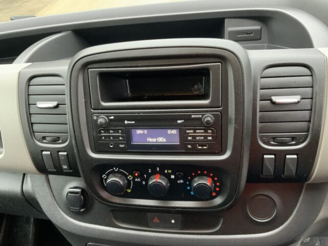 Renault Traffic Business +Van Renault Traffic Business +Van