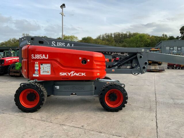 Skyjack SJ85AJ Telescopic Boom Lift (ST24683)