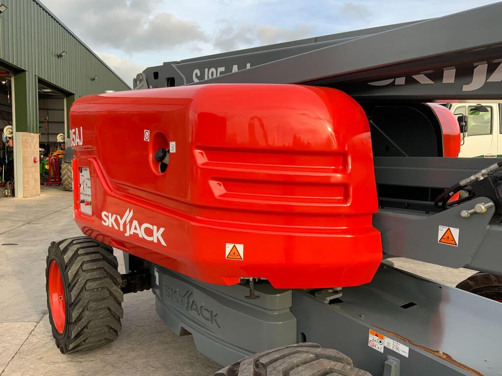 Skyjack SJ85AJ Telescopic Boom Lift (ST24683)