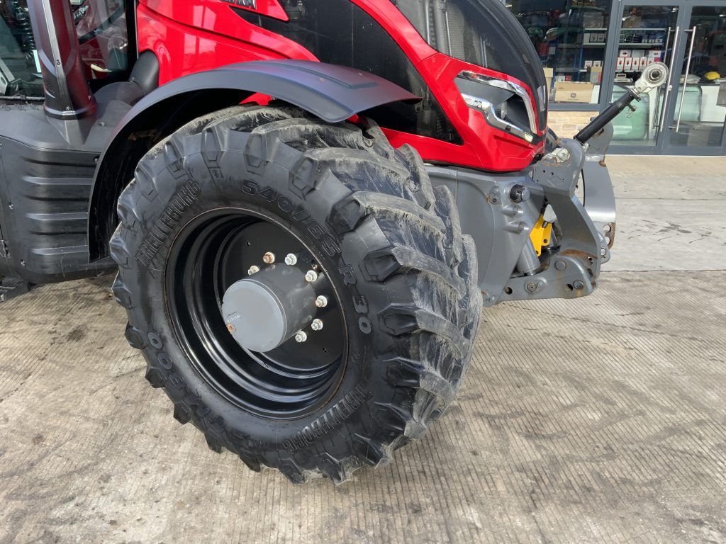 Valtra T195 ACTIVE Tractor (ST21562)